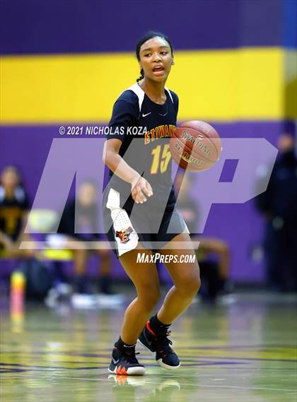 Thumbnail 1 in Etiwanda vs. Lynwood (CIF-SS Open Playoff) photogallery.