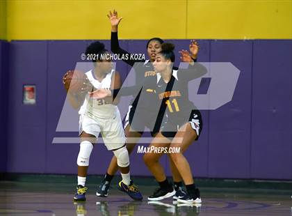 Thumbnail 1 in Etiwanda vs. Lynwood (CIF-SS Open Playoff) photogallery.