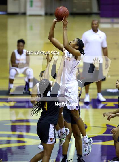 Thumbnail 1 in Etiwanda vs. Lynwood (CIF-SS Open Playoff) photogallery.