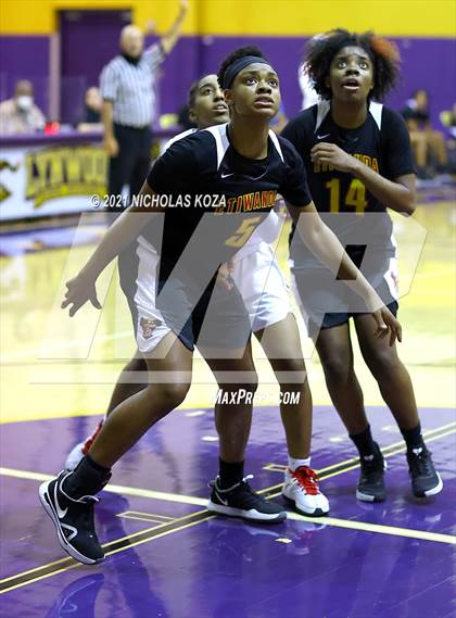 Thumbnail 3 in Etiwanda vs. Lynwood (CIF-SS Open Playoff) photogallery.