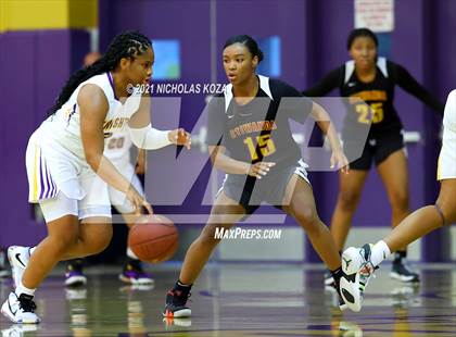 Thumbnail 1 in Etiwanda vs. Lynwood (CIF-SS Open Playoff) photogallery.