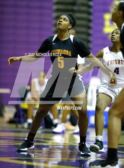 Thumbnail 2 in Etiwanda vs. Lynwood (CIF-SS Open Playoff) photogallery.