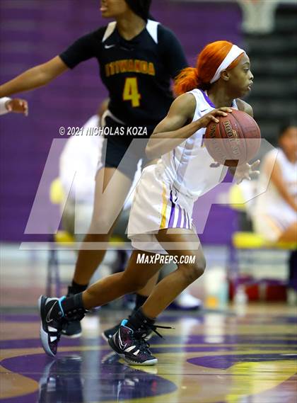 Thumbnail 1 in Etiwanda vs. Lynwood (CIF-SS Open Playoff) photogallery.