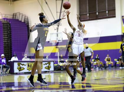 Thumbnail 3 in Etiwanda vs. Lynwood (CIF-SS Open Playoff) photogallery.