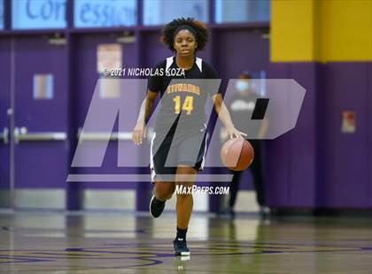 Thumbnail 1 in Etiwanda vs. Lynwood (CIF-SS Open Playoff) photogallery.