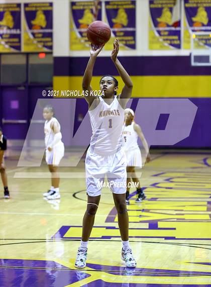 Thumbnail 2 in Etiwanda vs. Lynwood (CIF-SS Open Playoff) photogallery.