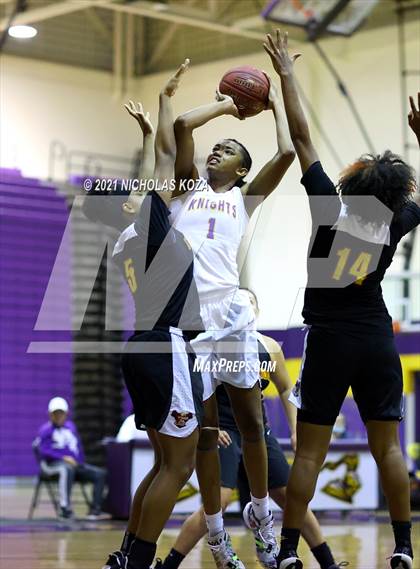 Thumbnail 3 in Etiwanda vs. Lynwood (CIF-SS Open Playoff) photogallery.