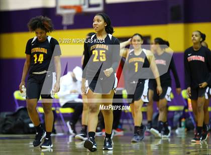 Thumbnail 1 in Etiwanda vs. Lynwood (CIF-SS Open Playoff) photogallery.