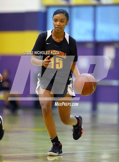 Thumbnail 1 in Etiwanda vs. Lynwood (CIF-SS Open Playoff) photogallery.