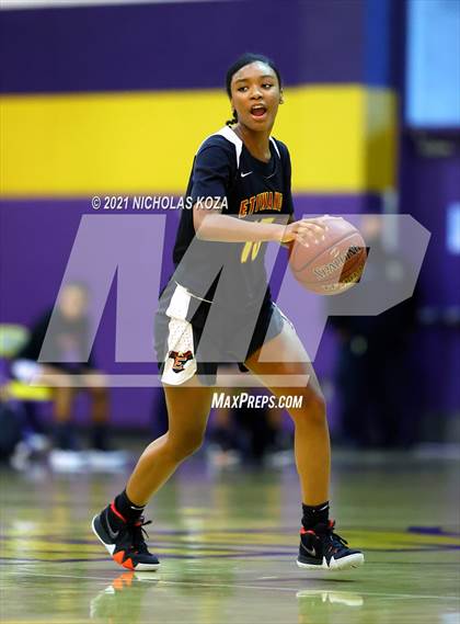 Thumbnail 2 in Etiwanda vs. Lynwood (CIF-SS Open Playoff) photogallery.