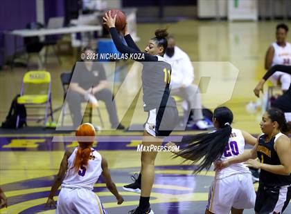 Thumbnail 3 in Etiwanda vs. Lynwood (CIF-SS Open Playoff) photogallery.