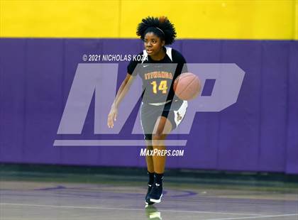 Thumbnail 2 in Etiwanda vs. Lynwood (CIF-SS Open Playoff) photogallery.