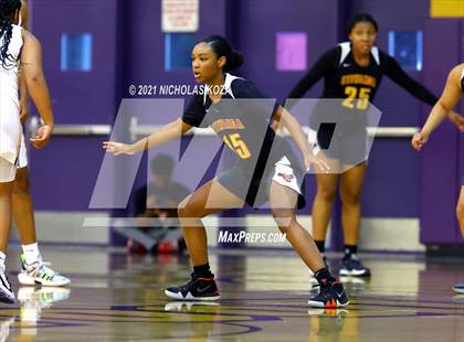 Thumbnail 3 in Etiwanda vs. Lynwood (CIF-SS Open Playoff) photogallery.