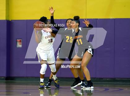 Thumbnail 2 in Etiwanda vs. Lynwood (CIF-SS Open Playoff) photogallery.