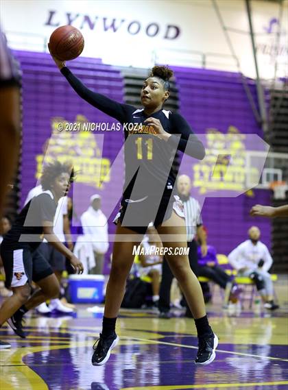 Thumbnail 2 in Etiwanda vs. Lynwood (CIF-SS Open Playoff) photogallery.
