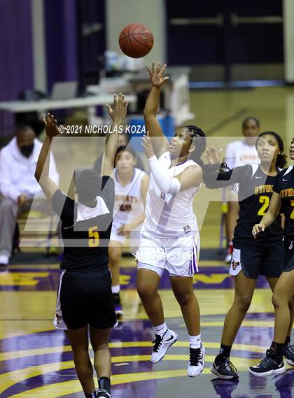 Thumbnail 1 in Etiwanda vs. Lynwood (CIF-SS Open Playoff) photogallery.