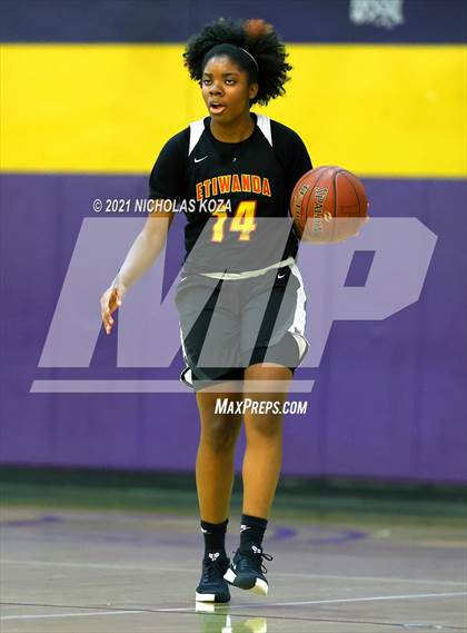 Thumbnail 1 in Etiwanda vs. Lynwood (CIF-SS Open Playoff) photogallery.