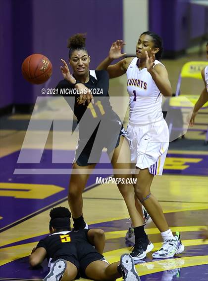 Thumbnail 3 in Etiwanda vs. Lynwood (CIF-SS Open Playoff) photogallery.