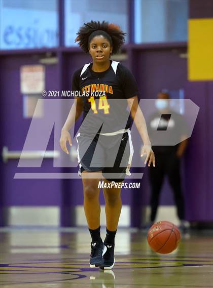 Thumbnail 2 in Etiwanda vs. Lynwood (CIF-SS Open Playoff) photogallery.