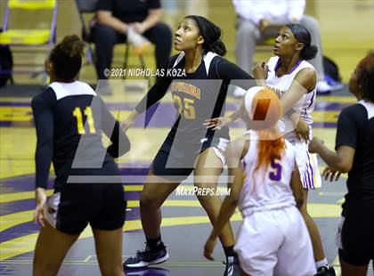 Thumbnail 1 in Etiwanda vs. Lynwood (CIF-SS Open Playoff) photogallery.