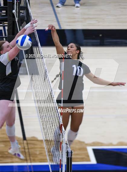 Thumbnail 3 in Plano East vs. Byron Nelson (UIL 6 D1 Regional Final) photogallery.