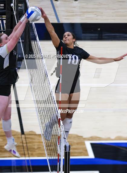 Thumbnail 2 in Plano East vs. Byron Nelson (UIL 6 D1 Regional Final) photogallery.