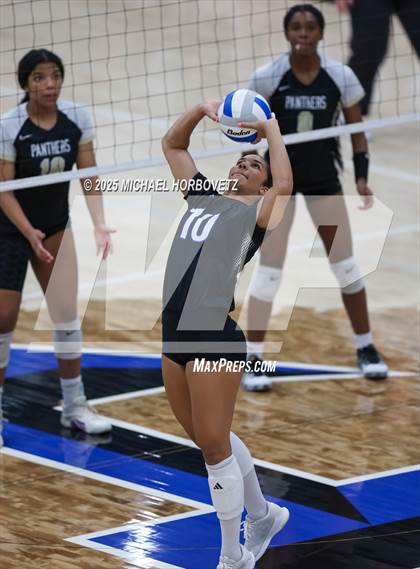 Thumbnail 1 in Plano East vs. Byron Nelson (UIL 6 D1 Regional Final) photogallery.