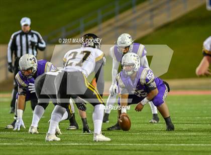 Thumbnail 2 in Mart vs. Crawford (UIL 2A D1 Quarterfinal) photogallery.