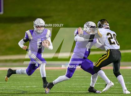 Thumbnail 2 in Mart vs. Crawford (UIL 2A D1 Quarterfinal) photogallery.