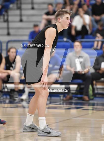 Thumbnail 3 in Oak Park vs. Saddleback Valley Christian (CIF-SS D2 Final) photogallery.