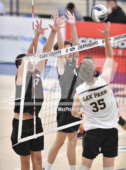 Thumbnail 3 in Oak Park vs. Saddleback Valley Christian (CIF-SS D2 Final) photogallery.
