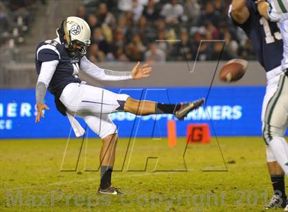 Thumbnail 3 in De La Salle vs. St. John Bosco (CIF State Open Division Final) photogallery.