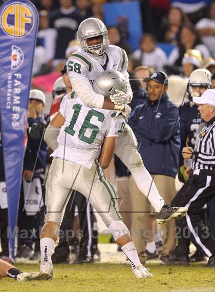 Thumbnail 3 in De La Salle vs. St. John Bosco (CIF State Open Division Final) photogallery.