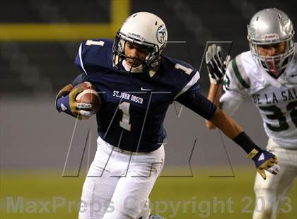 Thumbnail 3 in De La Salle vs. St. John Bosco (CIF State Open Division Final) photogallery.
