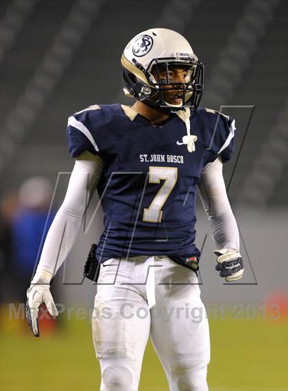Thumbnail 2 in De La Salle vs. St. John Bosco (CIF State Open Division Final) photogallery.