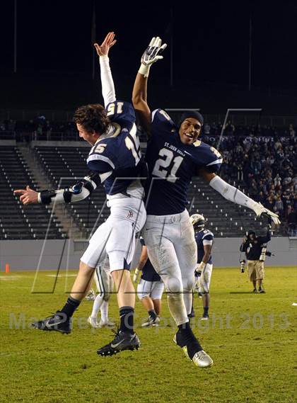 Thumbnail 3 in De La Salle vs. St. John Bosco (CIF State Open Division Final) photogallery.