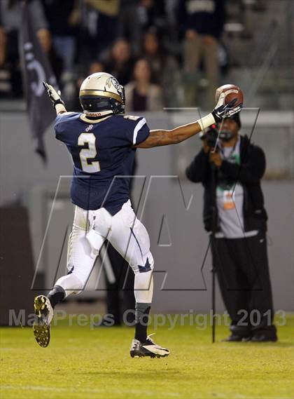 Thumbnail 3 in De La Salle vs. St. John Bosco (CIF State Open Division Final) photogallery.