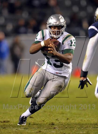 Thumbnail 3 in De La Salle vs. St. John Bosco (CIF State Open Division Final) photogallery.