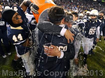 Thumbnail 3 in De La Salle vs. St. John Bosco (CIF State Open Division Final) photogallery.
