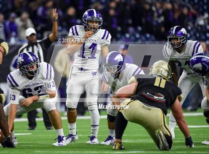 Thumbnail 3 in Foster vs Angleton (UIL 5A D1 Regional Playoff) photogallery.