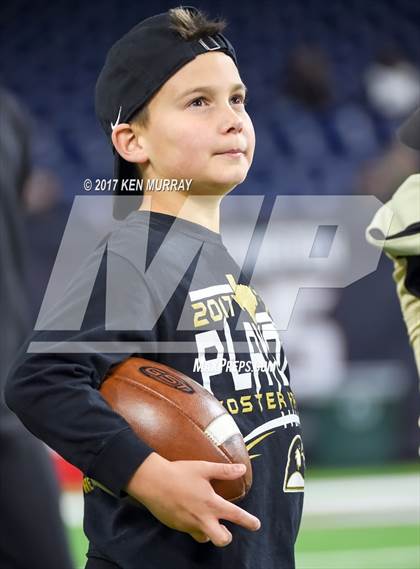 Thumbnail 2 in Foster vs Angleton (UIL 5A D1 Regional Playoff) photogallery.