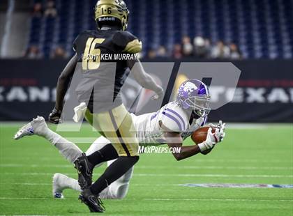 Thumbnail 1 in Foster vs Angleton (UIL 5A D1 Regional Playoff) photogallery.