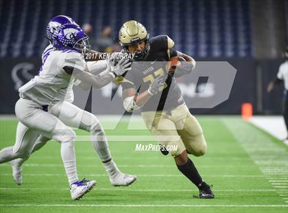 Thumbnail 3 in Foster vs Angleton (UIL 5A D1 Regional Playoff) photogallery.