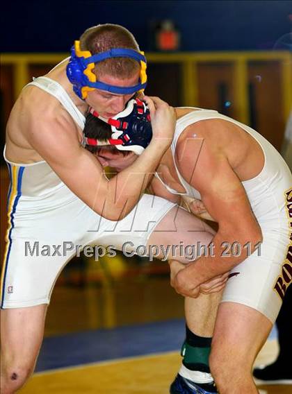 Thumbnail 3 in West Islip Holiday Tournament photogallery.