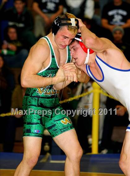 Thumbnail 3 in West Islip Holiday Tournament photogallery.