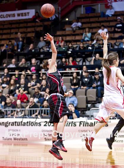 Thumbnail 1 in Lindsay vs Orosi (CIF CS D4 Final) photogallery.
