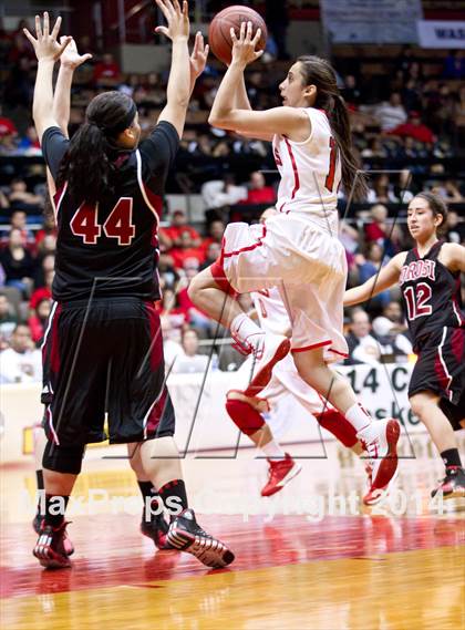Thumbnail 2 in Lindsay vs Orosi (CIF CS D4 Final) photogallery.