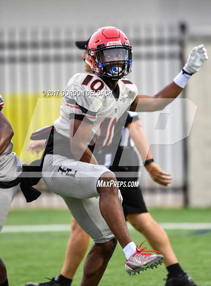 Thumbnail 2 in Cedar Hill @ Timberview (Scrimmage) photogallery.
