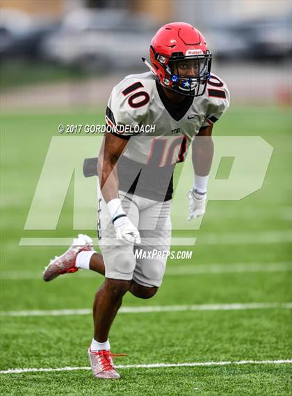 Thumbnail 3 in Cedar Hill @ Timberview (Scrimmage) photogallery.