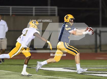 Thumbnail 2 in St. Edward vs. St. Ignatius (OHSAA Division I Region 1 Final) photogallery.